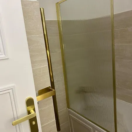 Climatise 3 Minutes Mer, Parking, Central, Terrasse, Cosy * 滨海卡涅