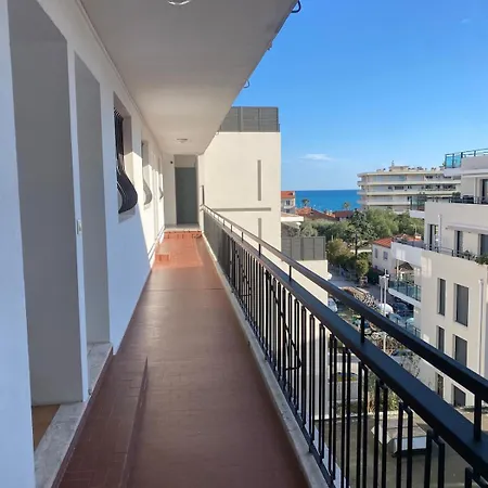 Climatise 3 Minutes Mer, Parking, Central, Terrasse, Cosy 公寓
