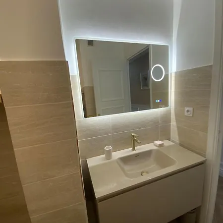 Apartmán Climatise 3 Minutes Mer, Parking, Central, Terrasse, Cosy