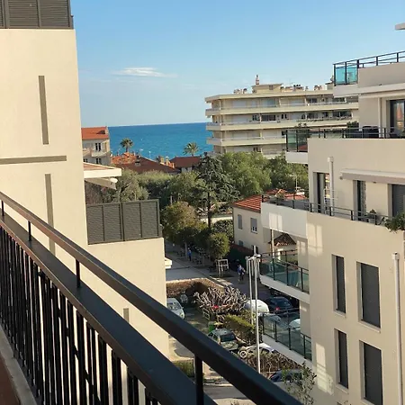 Climatise 3 Minutes Mer, Parking, Central, Terrasse, Cosy * 滨海卡涅