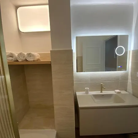 Climatise 3 Minutes Mer, Parking, Central, Terrasse, Cosy 公寓 *
